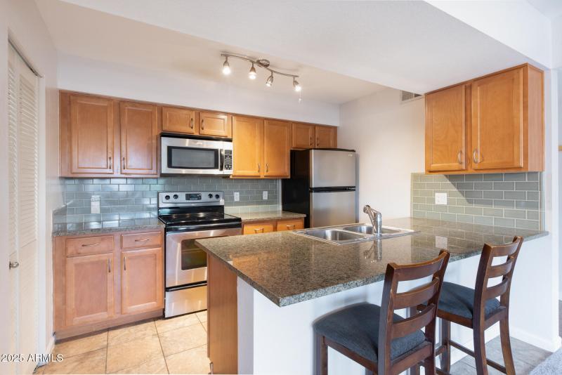 8 Kitchen (1)