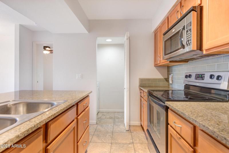 14 Kitchen (1)