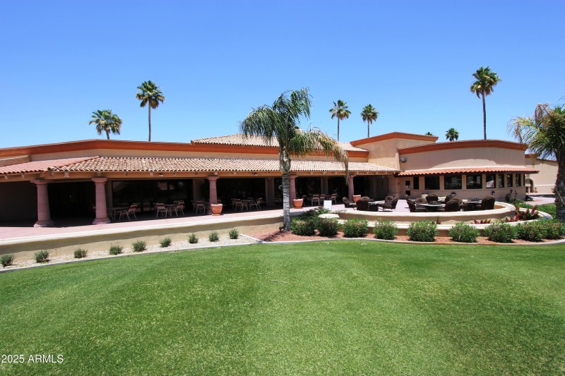 4 Clubhouse Outdoor Dining