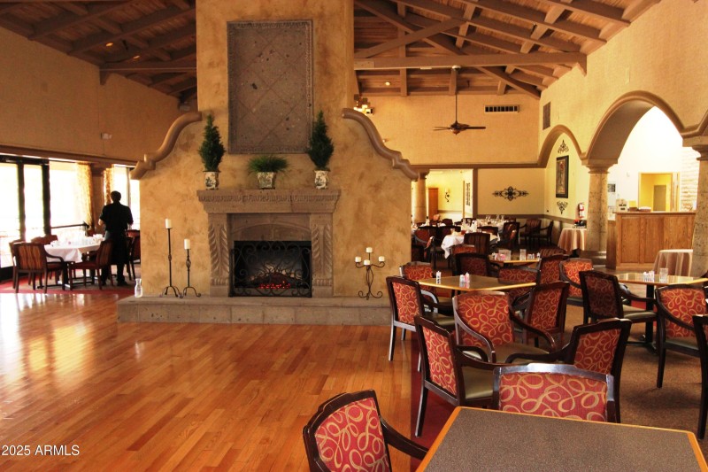 6 Community Dining