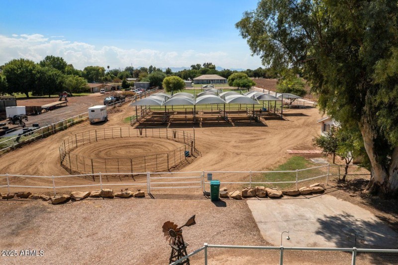 Drone round pen/stalls