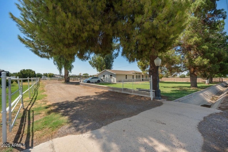 Private drive with gate