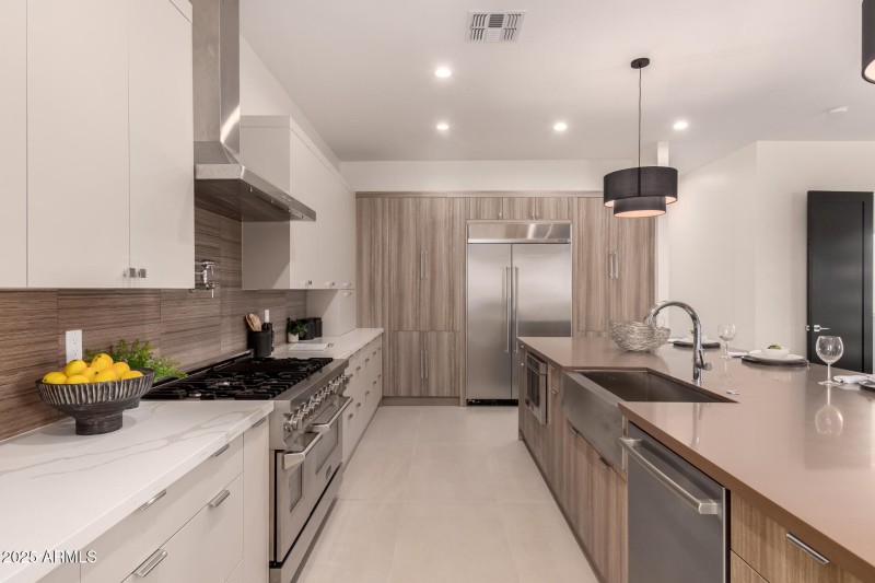 11 - Larkspur 6401