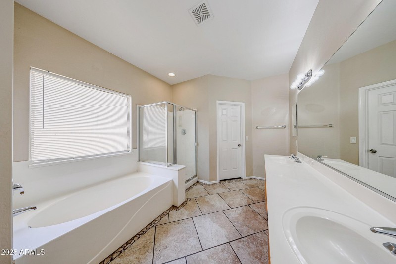 Split Soaking Tub-Shower