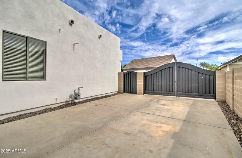 21915 S Reina Dr-11