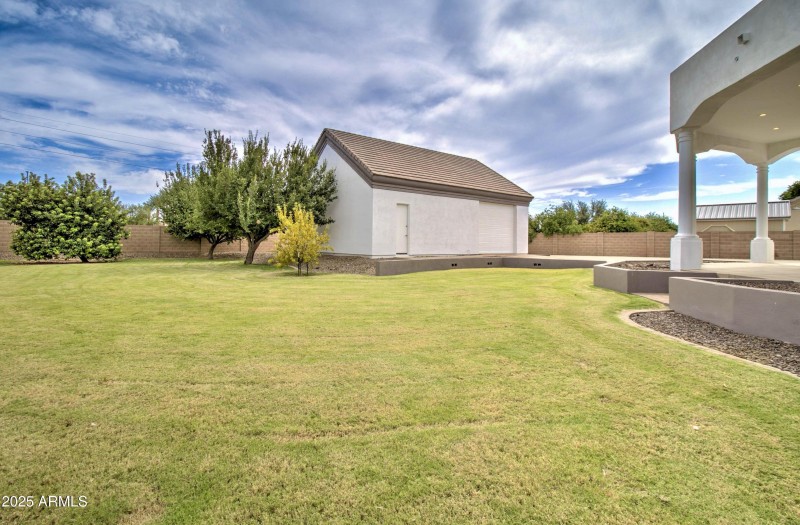 21915 S Reina Dr-24
