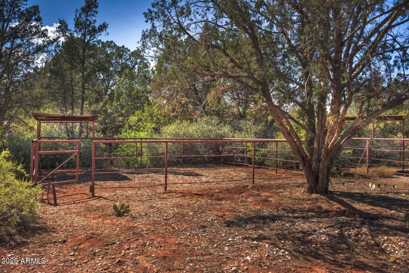 3 Horse Corrals