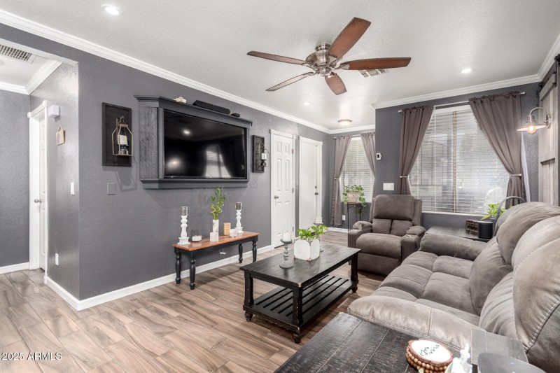 11 Crestbrook