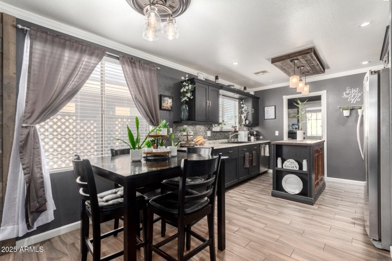 12 Crestbrook