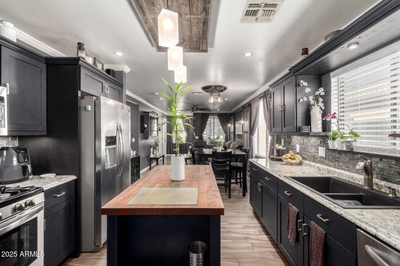 17 Crestbrook