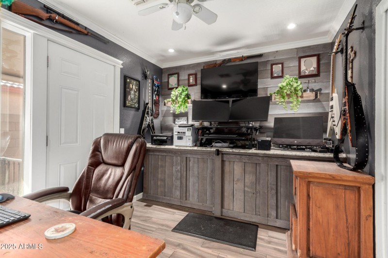 24 Crestbrook