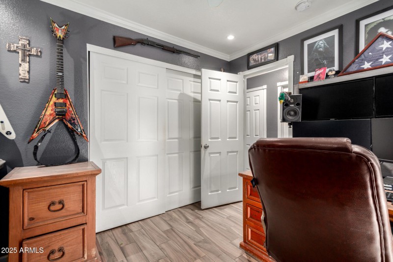 25 Crestbrook