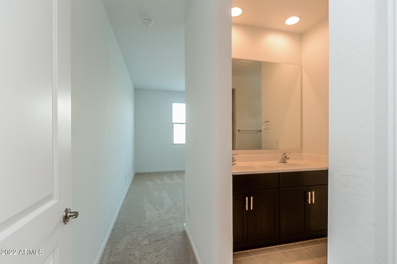 009-photo-primary-bathroom-11454107