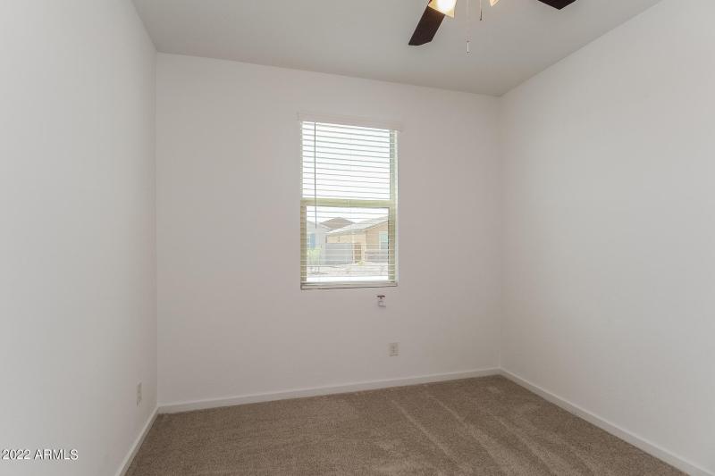 013-photo-bedroom-11454104