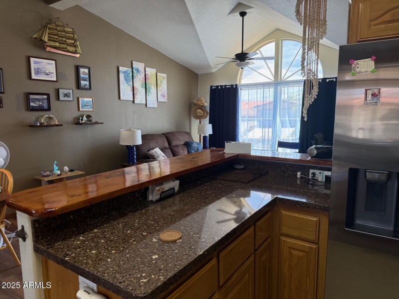 KITCHEN COUNTER