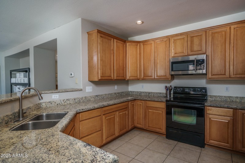 10) KITCHEN