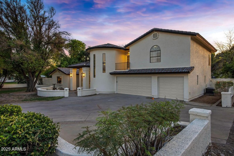 8024 N 7th Ave-001