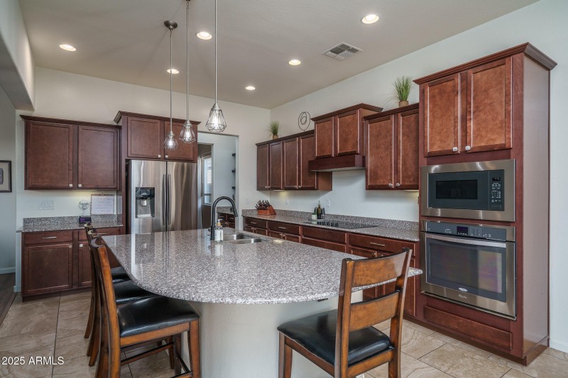 10) KITCHEN