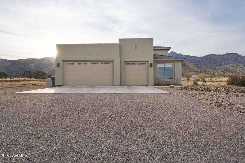 1 Exterior 4