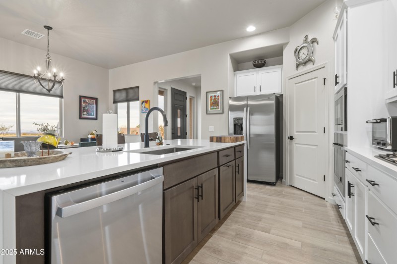2 Interior 19