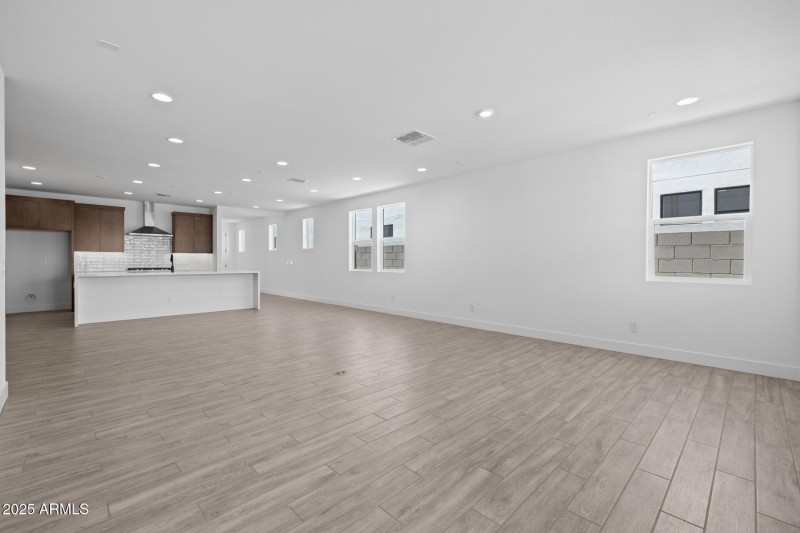 5)GREAT ROOM