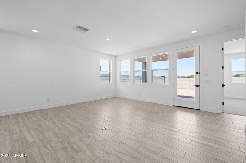 6)GREAT ROOM