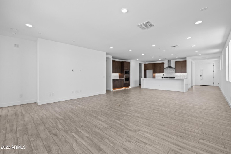 7)GREAT ROOM
