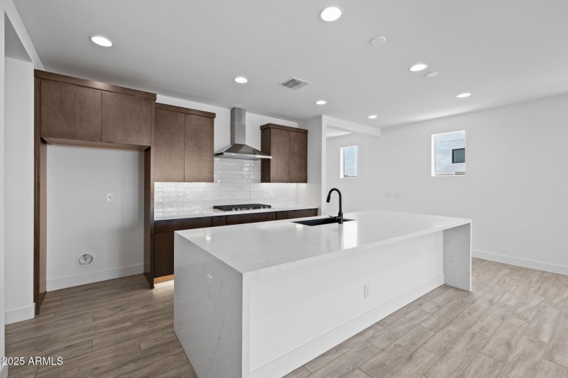 9)KITCHEN