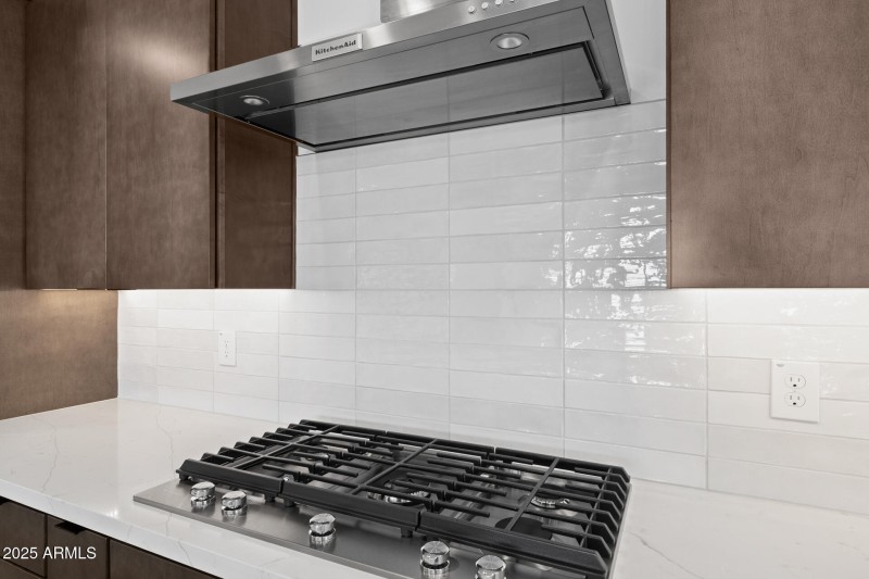 11)KITCHEN
