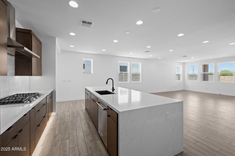 12)KITCHEN