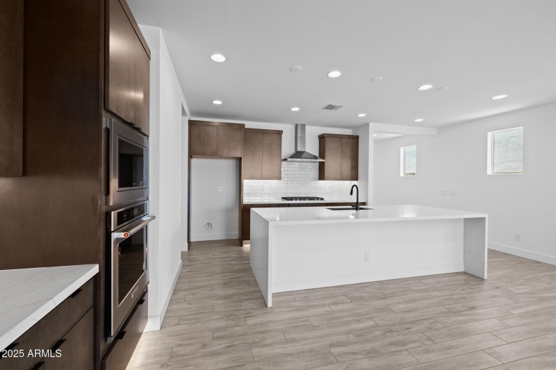 13)KITCHEN