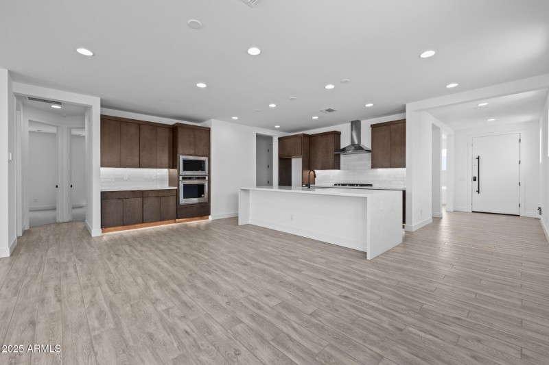 14)KITCHEN