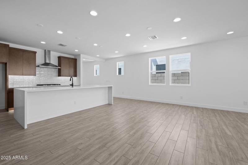 17)KITCHEN