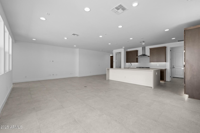 13)GREAT ROOM