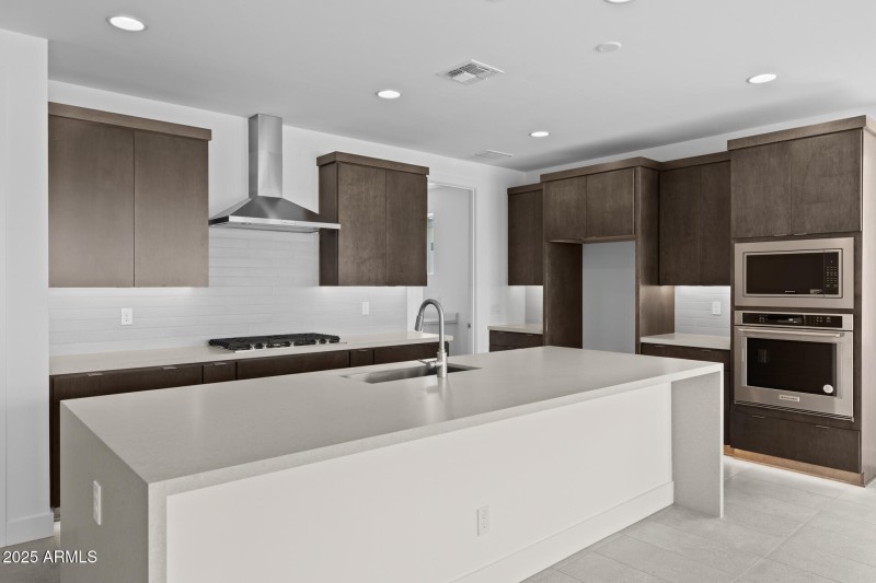 14)KITCHEN