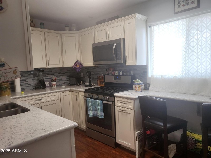 EAT IN KITCHEN