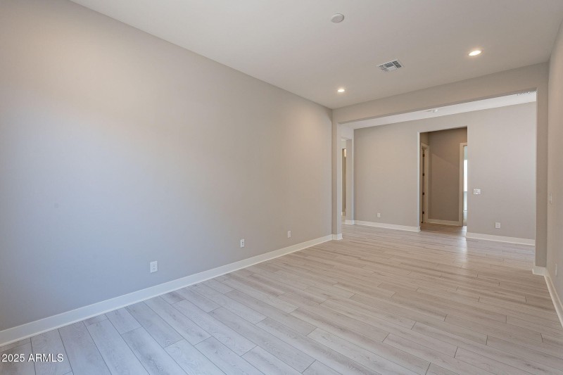7-web-or-mls-Luckenbach-7