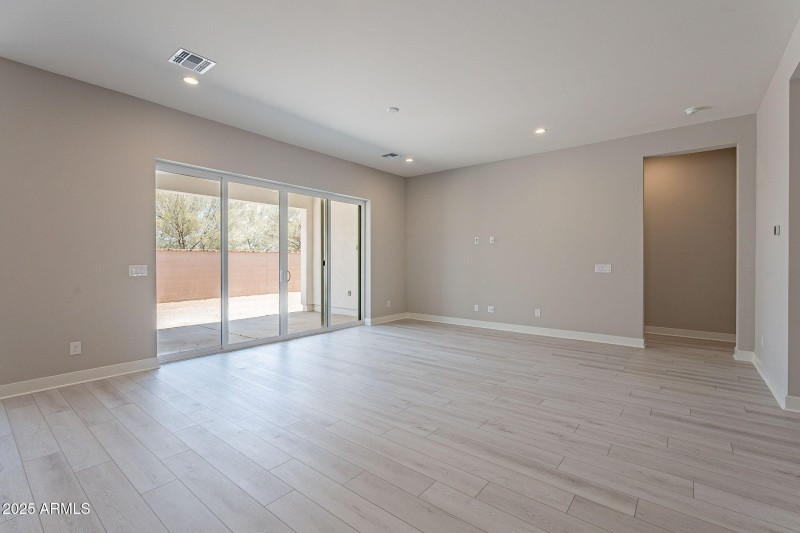 9-web-or-mls-Luckenbach-9