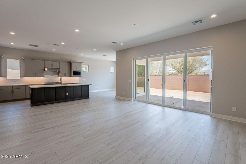 10-web-or-mls-Luckenbach-10