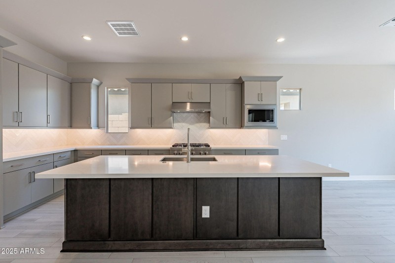13-web-or-mls-Luckenbach-13
