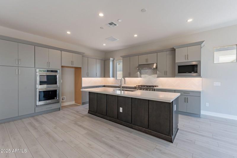 14-web-or-mls-Luckenbach-14