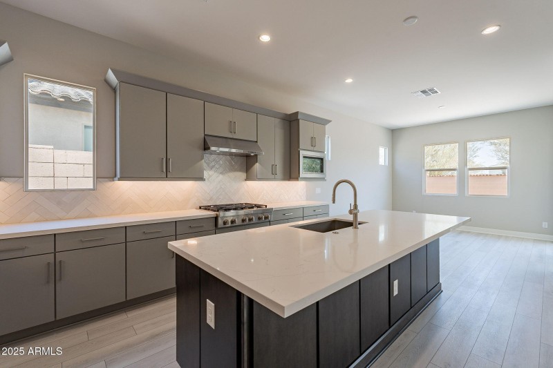 19-web-or-mls-Luckenbach-19