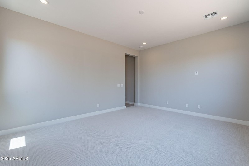 24-web-or-mls-Luckenbach-24