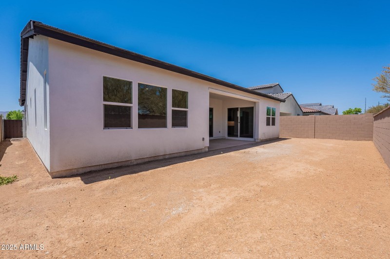 47-web-or-mls-Luckenbach-47