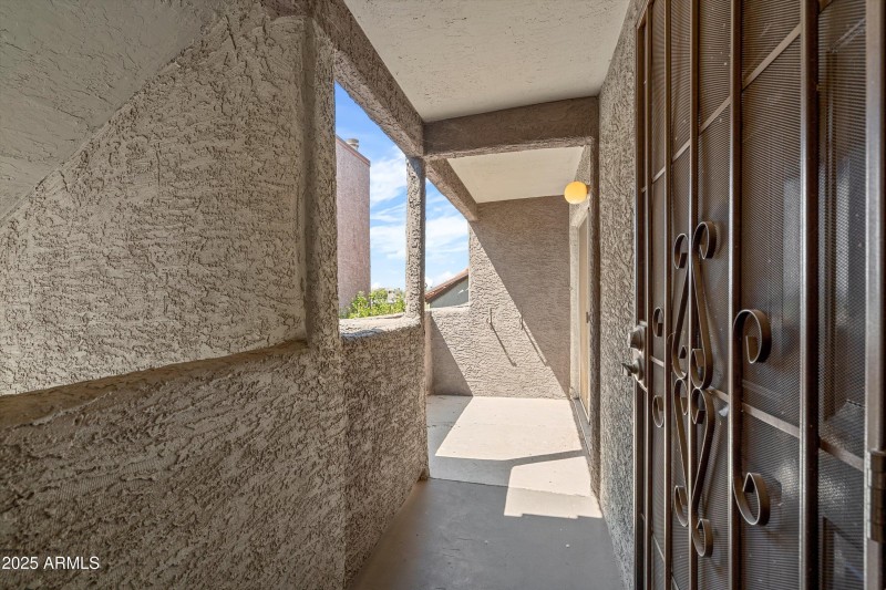 02-Entry Walkway