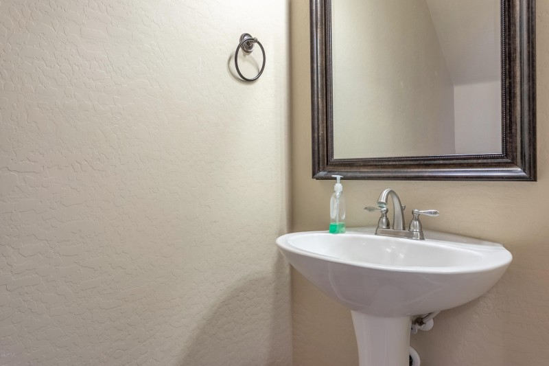 09_3345_E_Pinchot_Ave_Unit_7__09