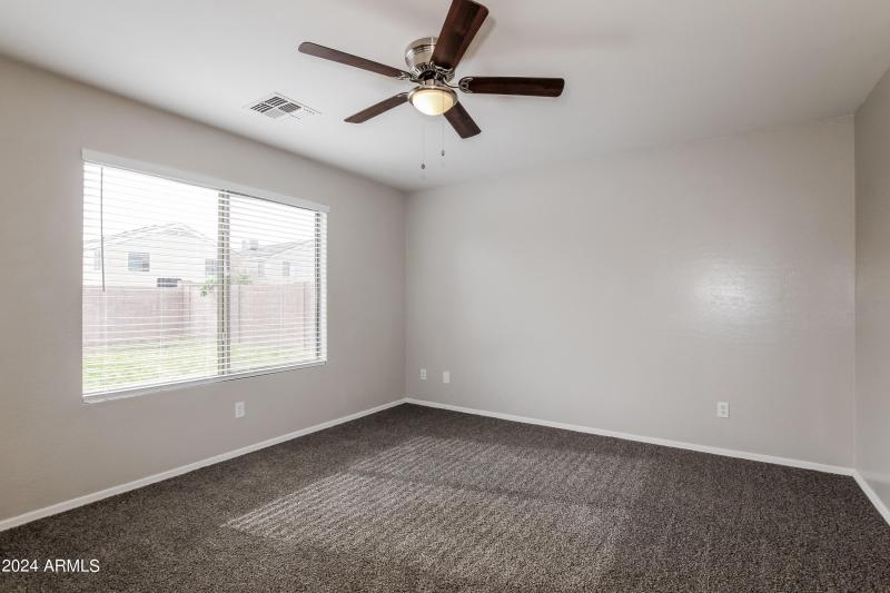 006-photo-master-bedroom-8061559