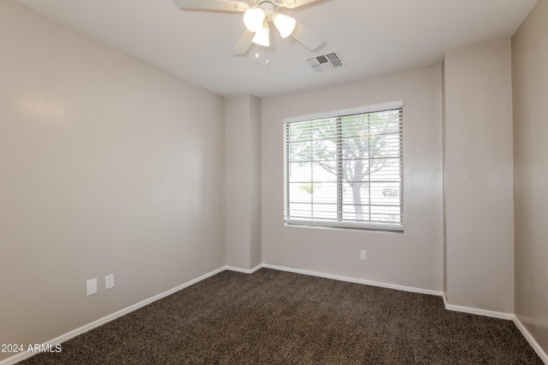 011-photo-bedroom-8061552