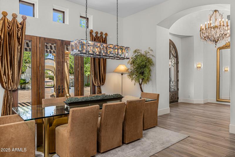 10formal dining