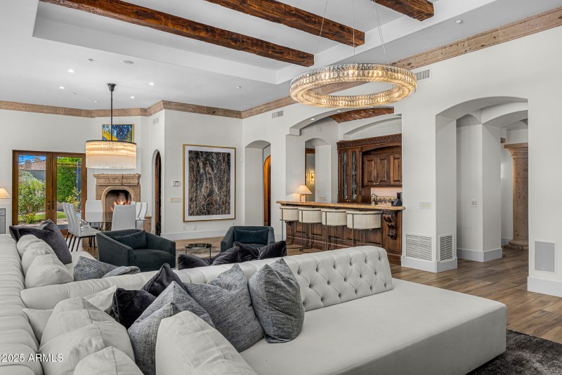 17great room